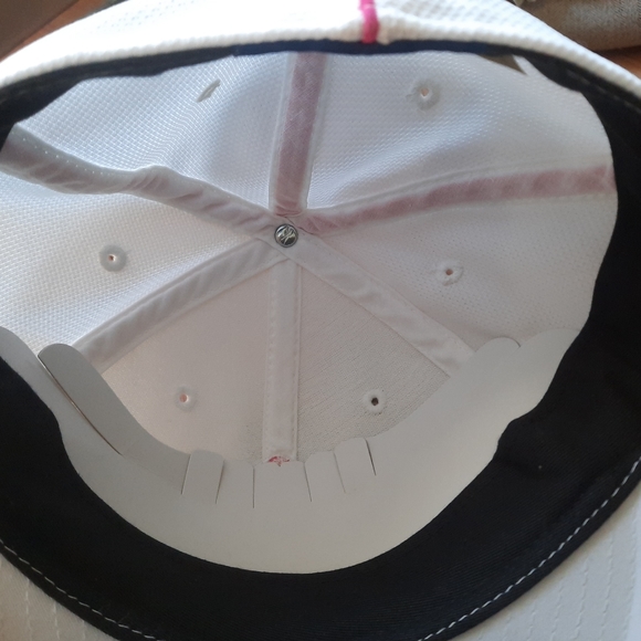 NFL Reebok Brest Cancer Awearness Hat - Picture 4 of 6
